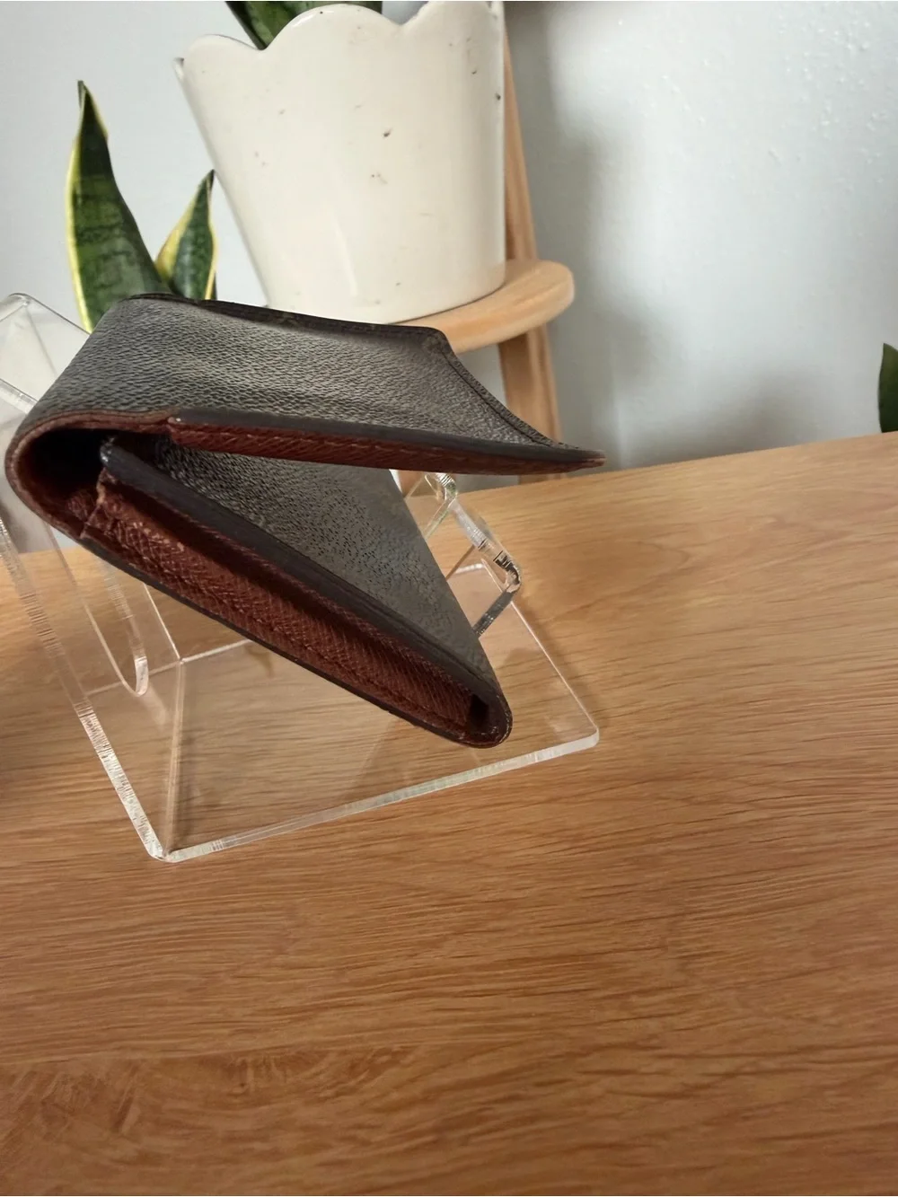 Louis Vuitton Bifold Leather Cardholder/Wallet *Rare Item* - Picture 2 of 12
